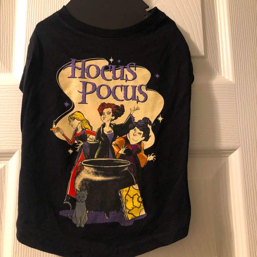 DOG GRAPHIC TEE “HOCUS POCUS” In Time For Halloween!! Variety of Sizes!!